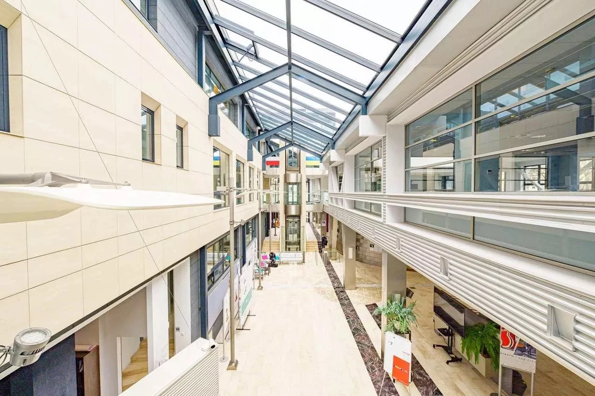 kampus-uniwersytetu-SWPS-Krakow-wnetrze