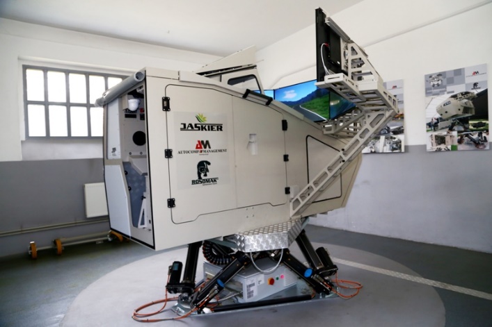 Symulator „JASKIER” do szkolenia kierowców Kołowego Transportera Opancerzonego ROSOMAK