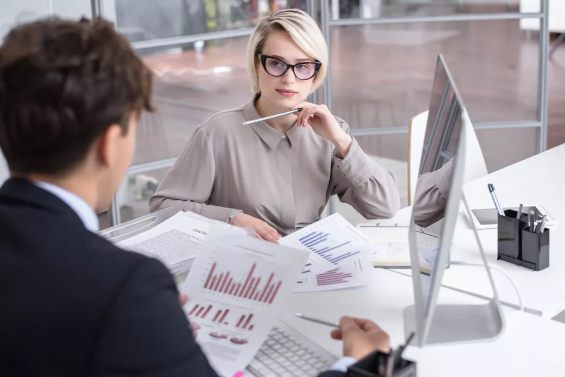marketing-analytics-meeting-office