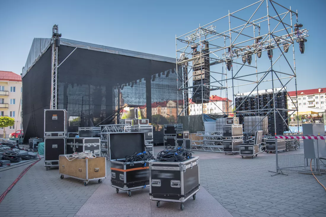 stage-before