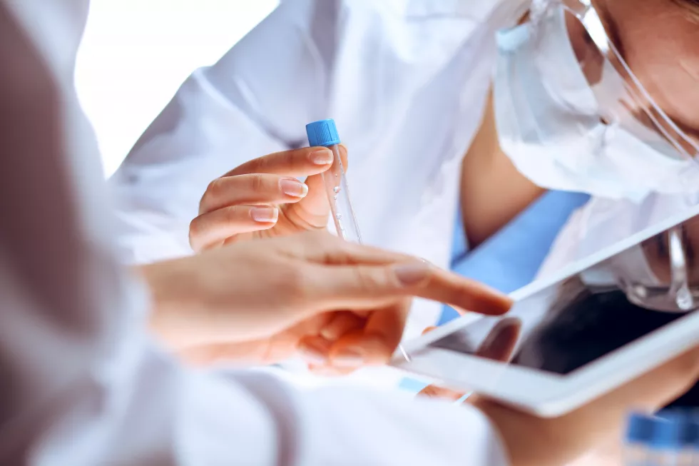 coronavirus-pandemic-professional-female-scientist-protective-eyeglasses-researching-tube-with-reagents-laboratory-concepts-medicine-virus-protection-2