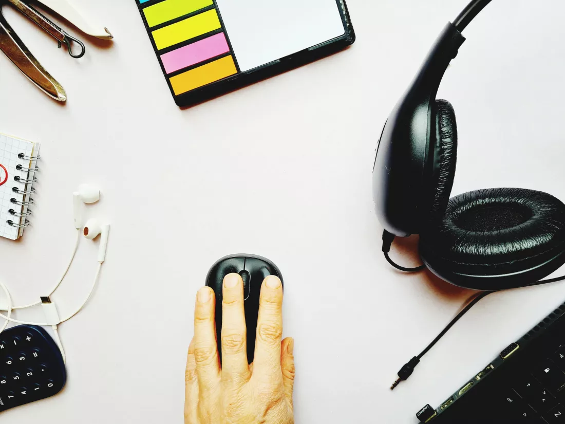 flat-lay-office-desk-with-pc-headphones(1)