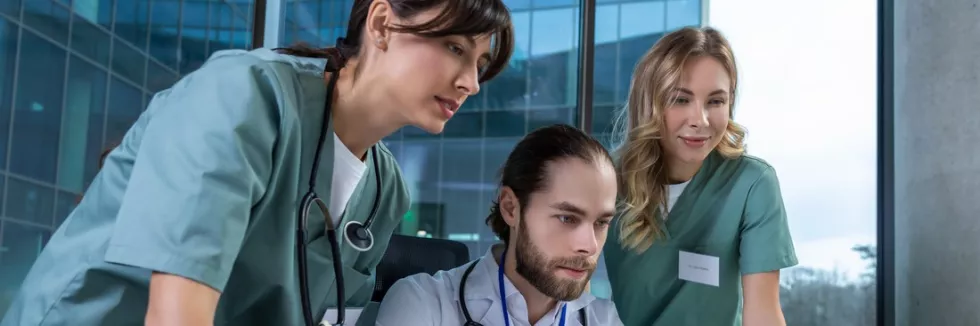 Public-Health-Masters-test-medical-specialists-colleagues-working-together-on-diagnosis
