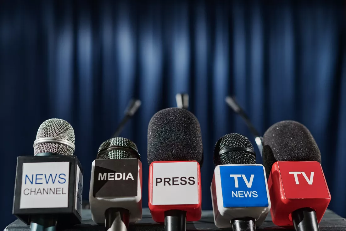 tribune-speakers-with-microphones