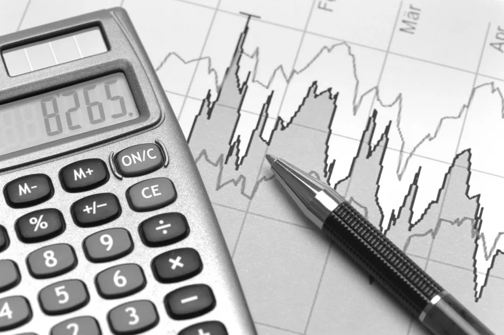 close-up-pen-calculator-graph