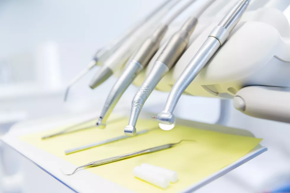 dentistry-medicine-medical-equipment-stomatology-concept-close-up-dental-instruments